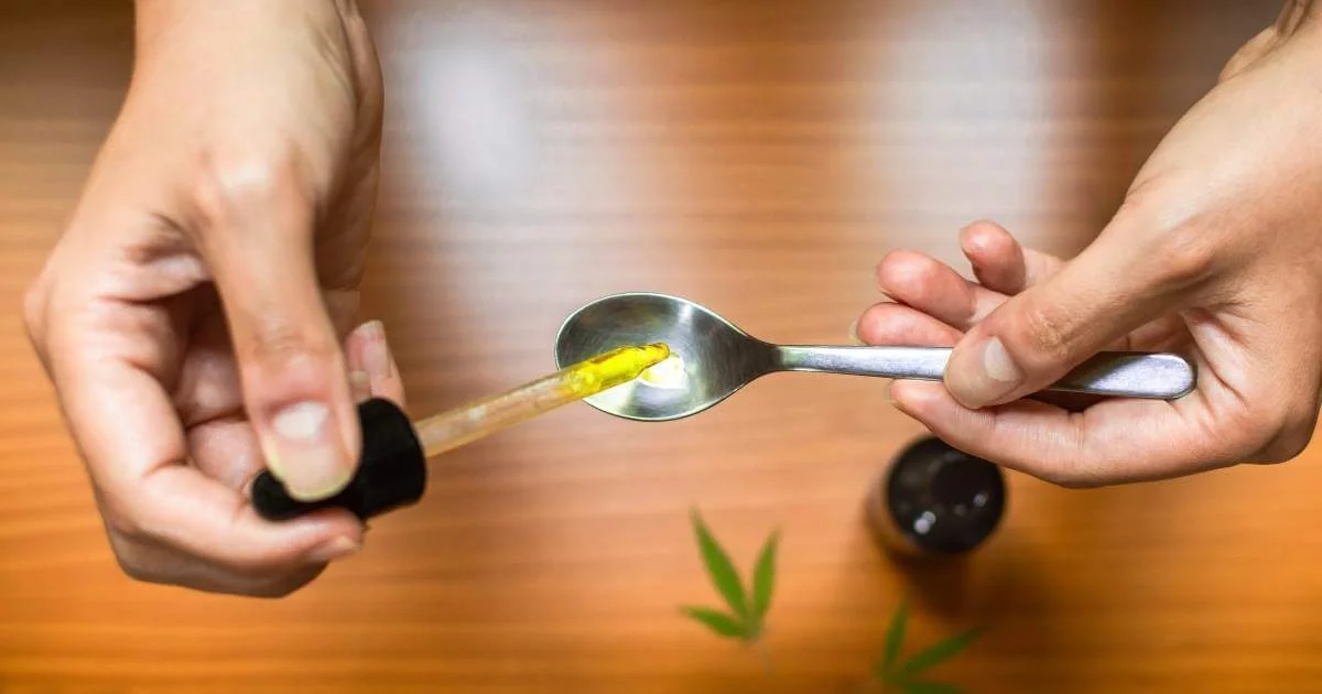 spoon-and-cbd-oil